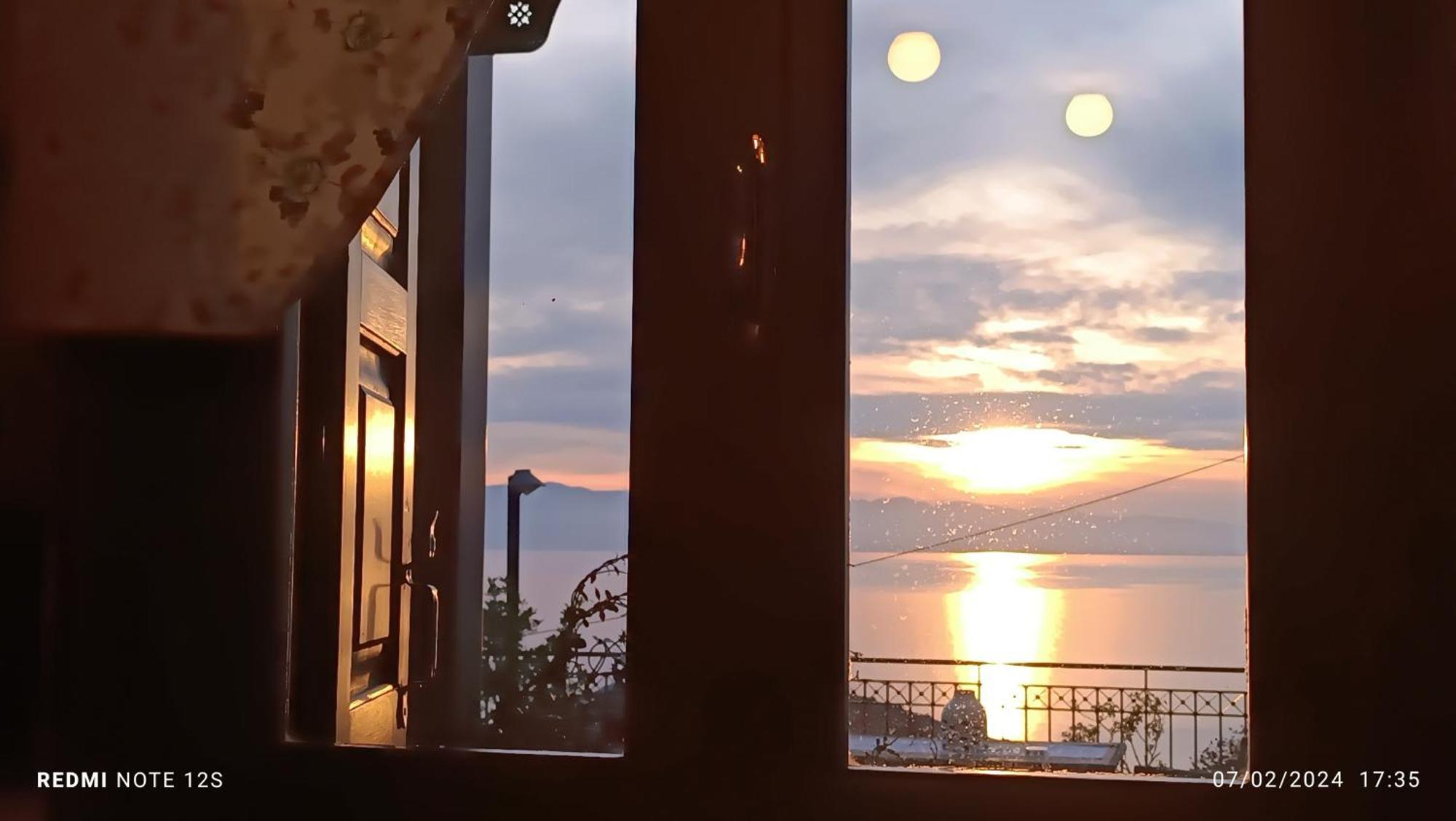 Mesonisi Με Υπέροχη Θέα Στον Παγασητικό!! Villa Áfissos Eksteriør bilde