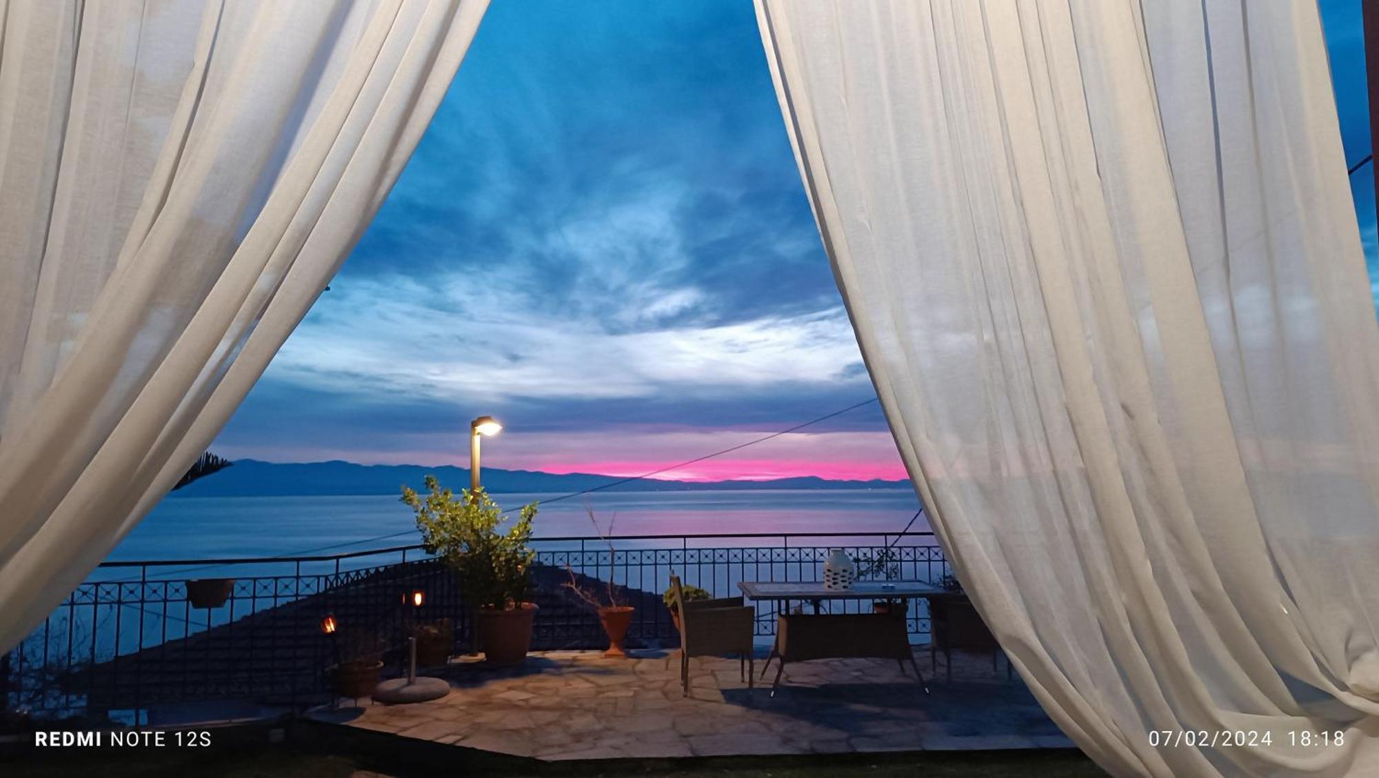 Mesonisi Με Υπέροχη Θέα Στον Παγασητικό!! Villa Áfissos Eksteriør bilde