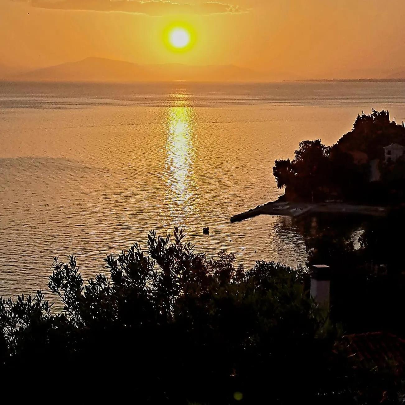 Mesonisi Με Υπέροχη Θέα Στον Παγασητικό!! Villa Áfissos Eksteriør bilde