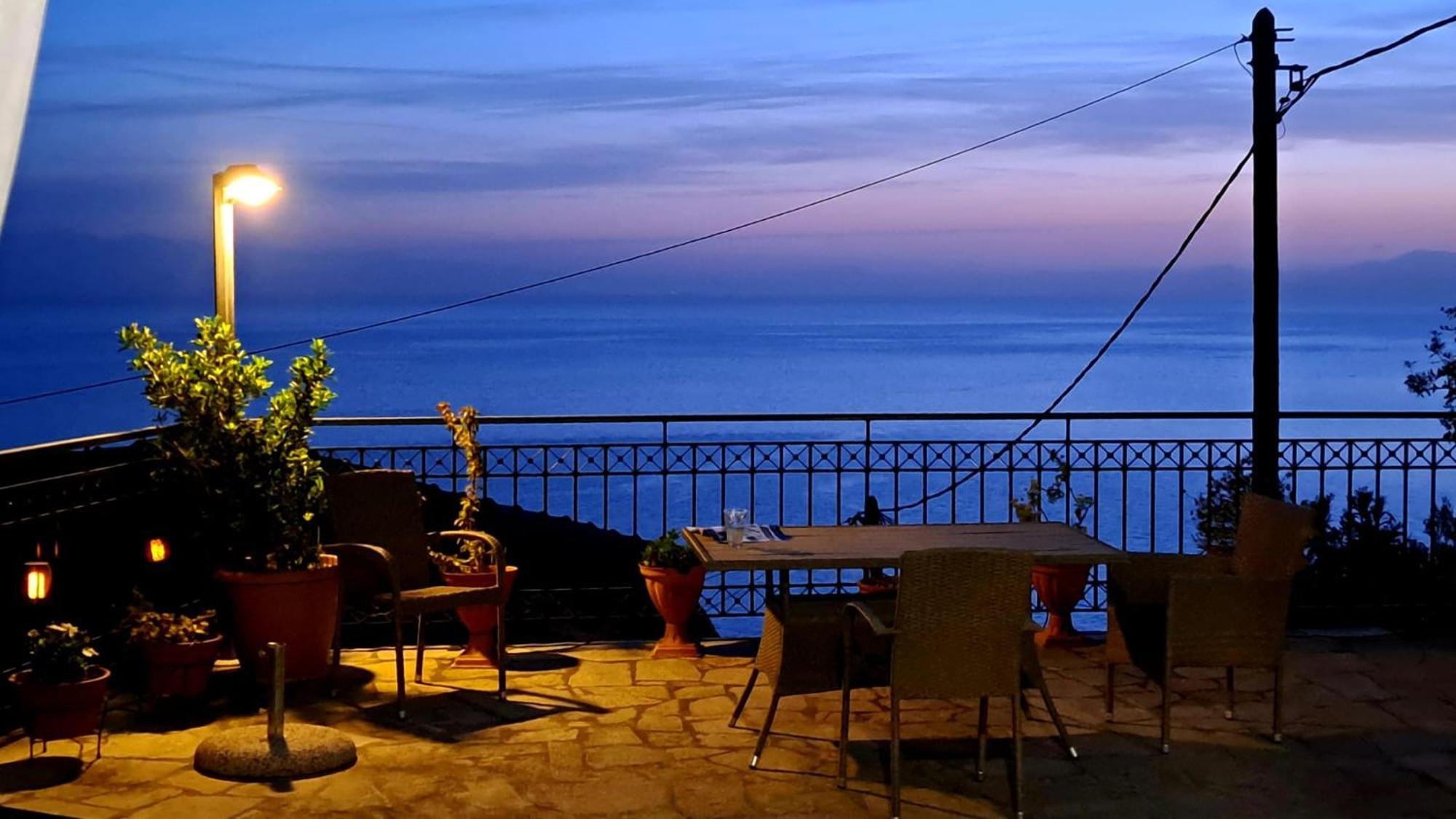 Mesonisi Με Υπέροχη Θέα Στον Παγασητικό!! Villa Áfissos Eksteriør bilde