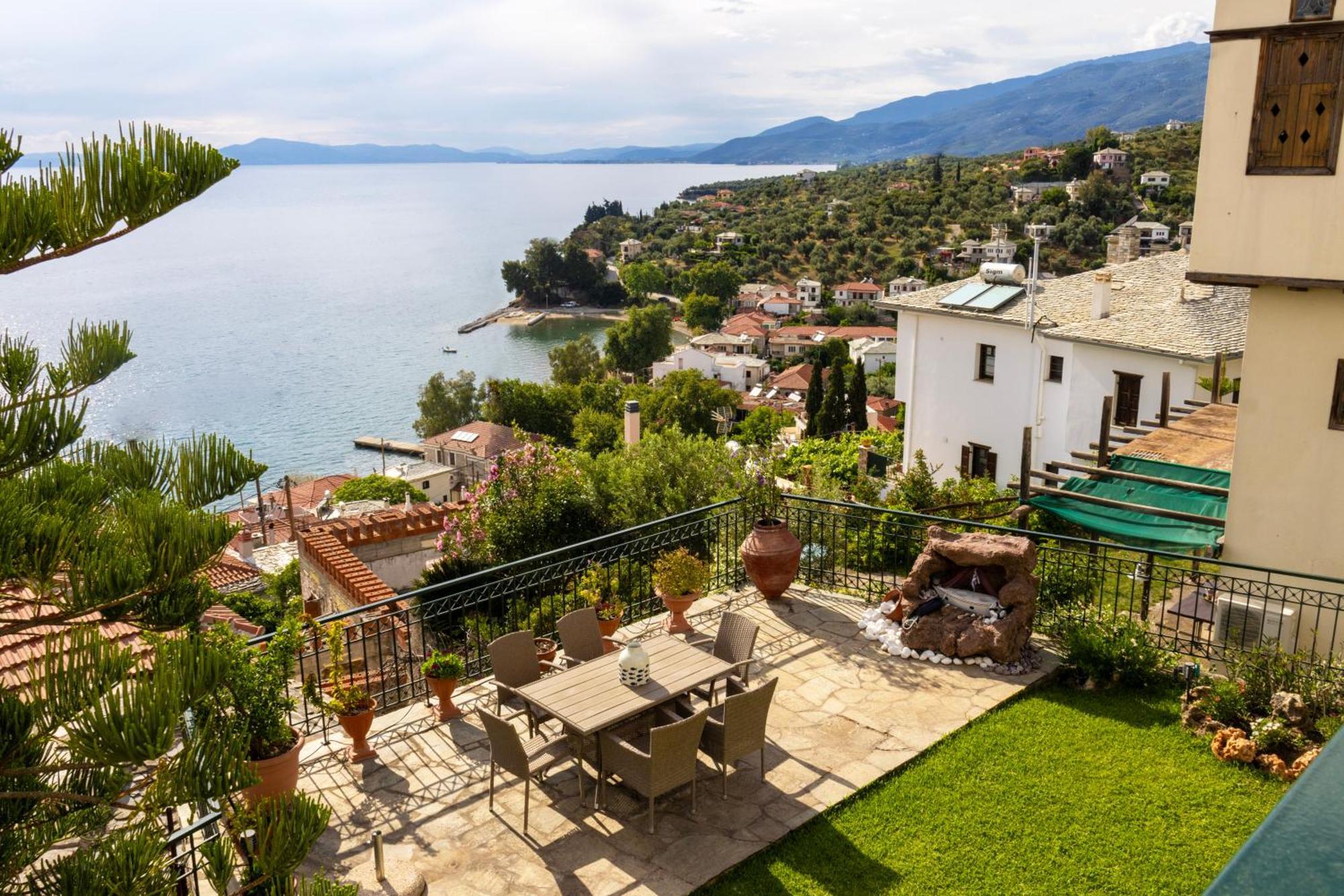 Mesonisi Με Υπέροχη Θέα Στον Παγασητικό!! Villa Áfissos Eksteriør bilde